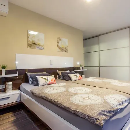 Cama
